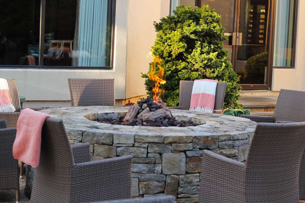 Doubletree By Hilton Hotel Boston - Bedford Glen Exteriör bild